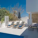 4-schlafzimmer-villa Mit Pool Im Zentrum Von By Interhome *