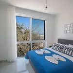 4-schlafzimmer-villa Mit Pool Im Zentrum Von By Interhome