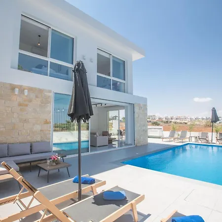 Prázdninový dům 4-schlafzimmer-villa Mit Pool Im Zentrum Von By Interhome