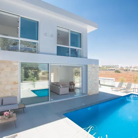 4-schlafzimmer-villa Mit Pool Im Zentrum Von By Interhome *