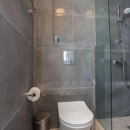 Сasa de vacaciones 4-schlafzimmer-villa Mit Pool Im Zentrum Von By Interhome Protaras