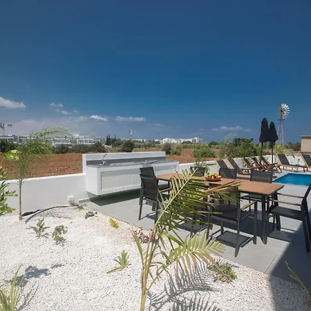 Сasa de vacaciones 4-schlafzimmer-villa Mit Pool Im Zentrum Von By Interhome *