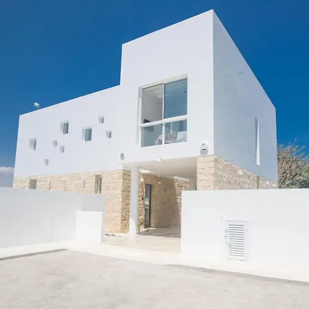4-schlafzimmer-villa Mit Pool Im Zentrum Von By Interhome Protaras