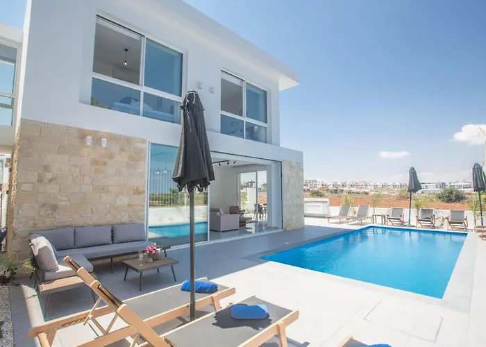 Prázdninový dům 4-schlafzimmer-villa Mit Pool Im Zentrum Von By Interhome