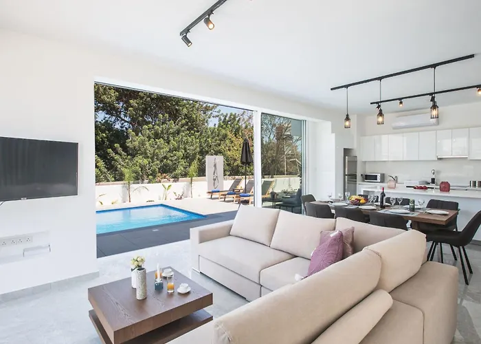 Prázdninový dům 4-schlafzimmer-villa Mit Pool Im Zentrum Von By Interhome *