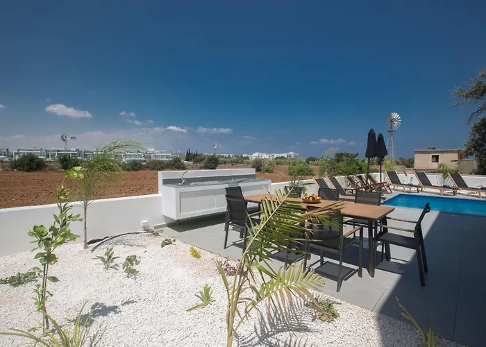 Prázdninový dům 4-schlafzimmer-villa Mit Pool Im Zentrum Von By Interhome *