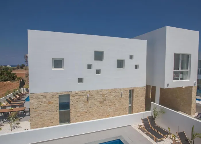 Nyaraló 4-schlafzimmer-villa Mit Pool Im Zentrum Von By Interhome