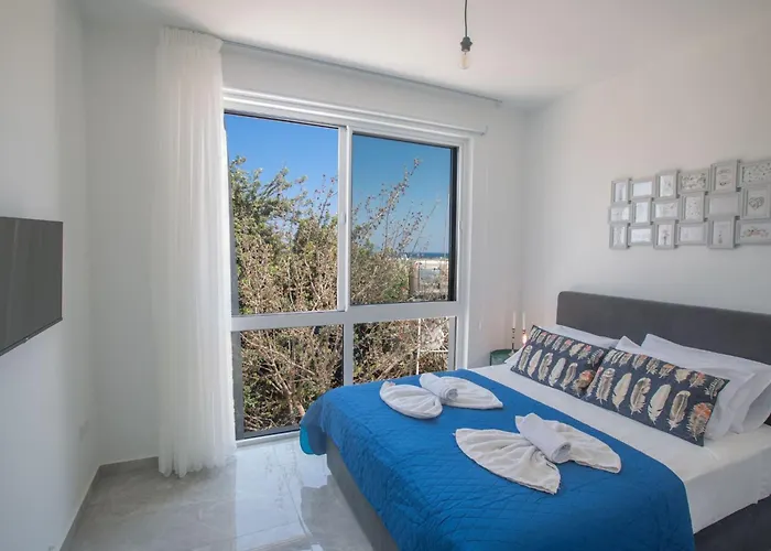 4-schlafzimmer-villa Mit Pool Im Zentrum Von By Interhome